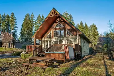 Image de Packwood Landing | Hot Tub • Pet-Friendly • Fast Wi-Fi •