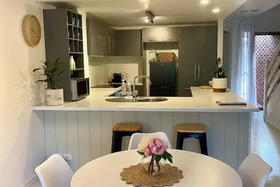 Image de Close to Surfers Paradise - Long stays. Comfortable, modern townhouse