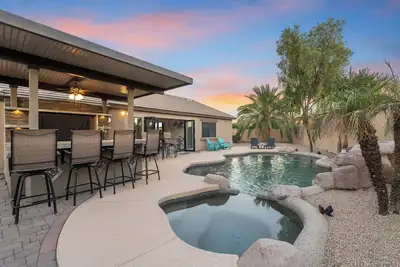 Image de Swim, Golf, Grill & Chill! Surprise Group Getaway