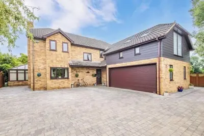 Private Studio with parking near A14