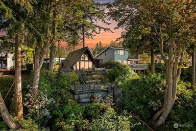 Image de Waterfront Birch Bay A-Frame w/ Hot Tub, 180 Views, Stairs to Beach, World Cup!