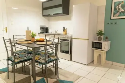 Image de Duplex cosy wifi/parking gratuit / proche centre