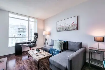 Image de RivetStays | The Neptune Premium Suite – 1 Bedroom + Den Condo