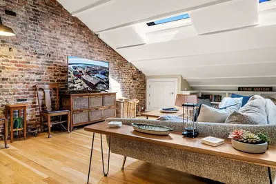 Luxurious Penthouse with Modern Design in Downtown