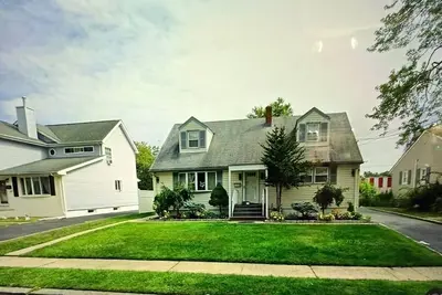 Image de Large 3-bedroom house in Hasbrouck Heights 5 minutes from MetLife Stadium