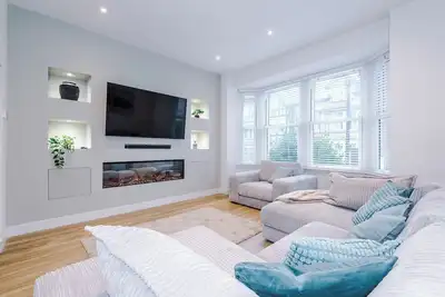 Image de Spring Mount | 3 Bedrooms | Close to Convention Centre