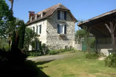 Image de Gîte Authentique Maison Béarnaise avec Vue Montagne, Wi-Fi et Climatisation