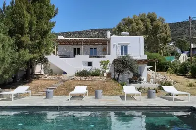 Image de Large villa with private pool in the olive groove