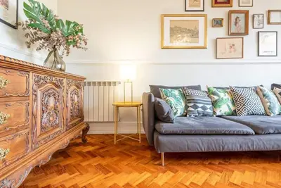 Image de Charming 4-Bedroom apartment in Lisbon's Prime Location.