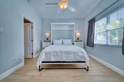 Image de Family Townhouse Minutes to 7Mile Beach