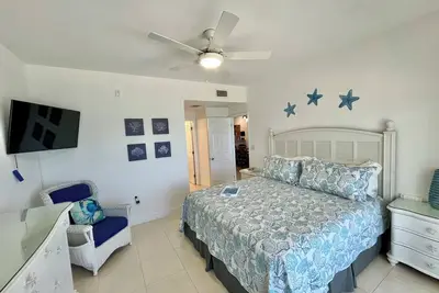 Image de Elevated Oceanfront Condo - Beach + Balcony + 3 Pools  -  East End, Grand Cayman