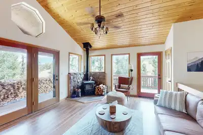 Image de High Country Haven - One Hour from Breckenridge - Private Hot Tub, Pet Friendly!