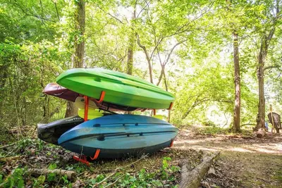 Image de Cabin + Studio By The River | Kayaks, Trails, Gym