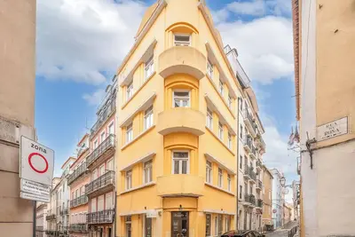 Image de Full Building in Bairro Alto by Porta85