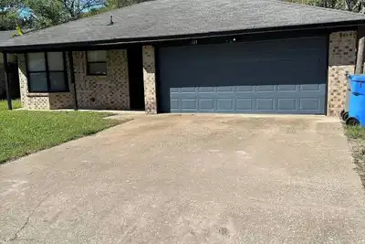 Image de Blue Doors Home by Hospitals