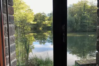 Lakeside Cottage, below the Castle