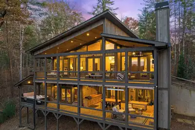 Image de 2-Level Deck - Stunning Views - Hot Tub - Fire Pit