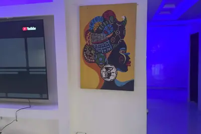 Image de Luxury Living Fendell Monrovia Liberia With interned and Ac