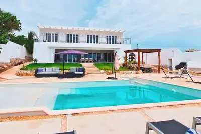 Image de Epic Oceanfront 6br Villa with Infinity Pool + Hot Tub