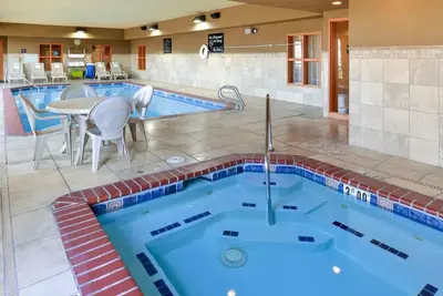 Ensuring a Very Comfortable & Memorable Stay! 2 Units, Indoor Pool, Pets Allowed