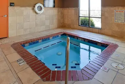 Image de Your Relaxing Getaway Awaits! 2 Units, Indoor Pool, Pet-Friendly Property!