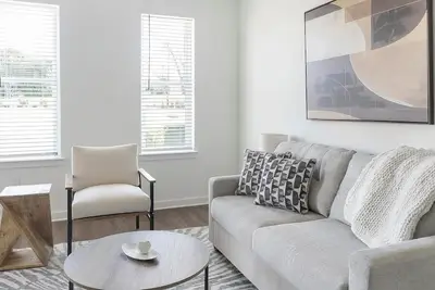 Image de Landing | Beautiful 2bd, Yoga Studio, Clubhouse