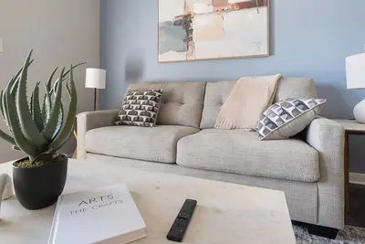 Landing | Incredible 2bd, Gym, Pool