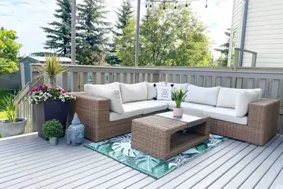 Image de Luxury 4 Bed Home w/ King Bed, Sauna & Fire Table. 45 mins to Rocky Mountains!