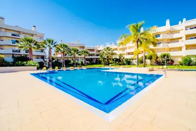 Image de Sunny Condo- Pool Walk to the Beach