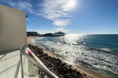 Image de Awesome 2 Bdrm Beachfront Condo on Cerritos Beach