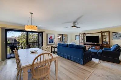 Image de Gorgeous 2 Story Penthouse at Blind Pass Condos