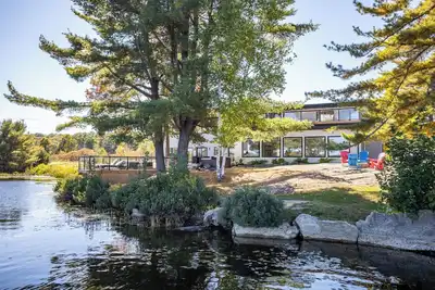 Image de Stunning Luxury Cottage on Oastler Lake