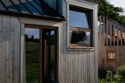 Image de Cabane du Faucon: Cabanes champêtre au cœur de la nature pour se ressourcer