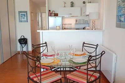 Image de T2 Moderne Vue Mer, 3 Étoiles, Parking Privé, Proche Plage