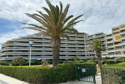 Appartement moderne avec climatisation, balcon et parking