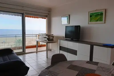 Image de T2 rénové face mer avec balcon au Canet-Plage, 4 pers