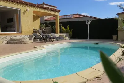 Image de Villa avec Piscine Privée, Sauna et Boulodrome à 8 min des Plages