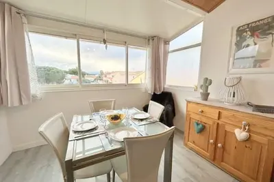 Image de Appartement paisible près de la mer avec parking