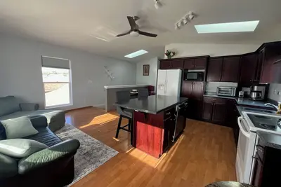 Image de Stay Central 5 min to both lakes, wineries. Perfect for family or couple.