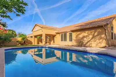 Image de Newly Renovated Home - Discounts for longer stays!