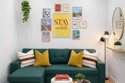 Image de Private 2br Lake Suite | Chestermere | Sleeps 6