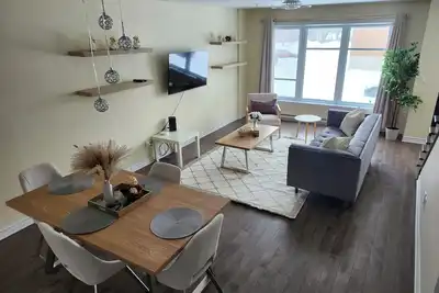 Image de Modern 2br Furnished Home near Dix30 & Downtown Montreal— Monthly Stays Welcome