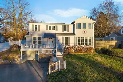 Image de Coastal Escape w/ Pool - Near Niantic & Beaches