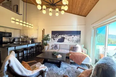 Image de Summit View I | Ski-In Hot Tub Sleeps 8