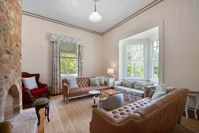 Image de Quiet costal Antique Home close to the beach and shops