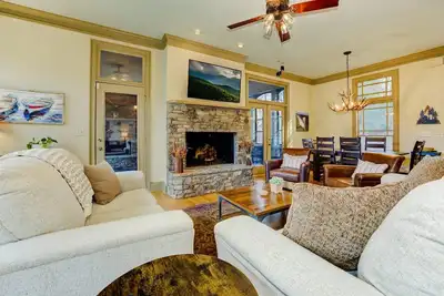 Image de Chipmunk Crossing - Mountain View, Fireside Chats, Hot Tub, Golf, Trails & Lakes