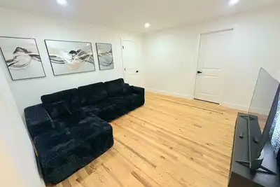 Image de 2-bedroom apartment in soothing Newark with cool Ac