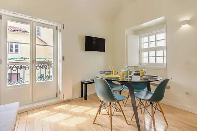 Image de Experience the charm of Alfama in this cozy 65m² duplex, perfect for. . .