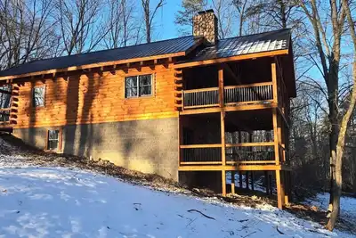 Tranquil 3-bedroom cabin in charming Logan