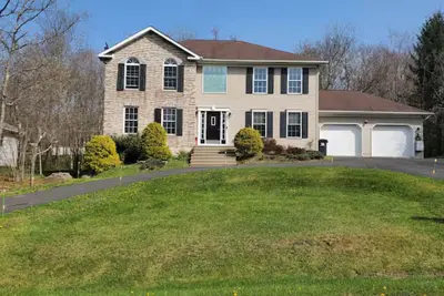 Image de 2 Game Rooms w. Theaters-Playground-Hot Tub-Modern